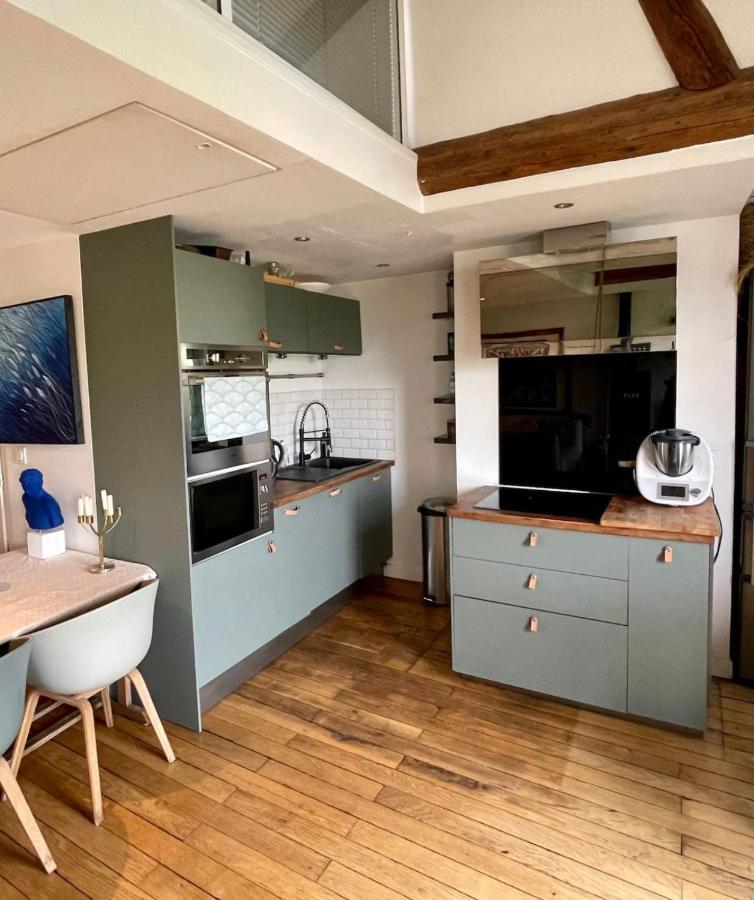 Appartement Coeur de Lyon avec Terrasse et Jacuzzi Extérieur photo