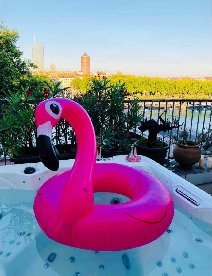 Appartement Coeur de Lyon avec Terrasse et Jacuzzi Extérieur photo