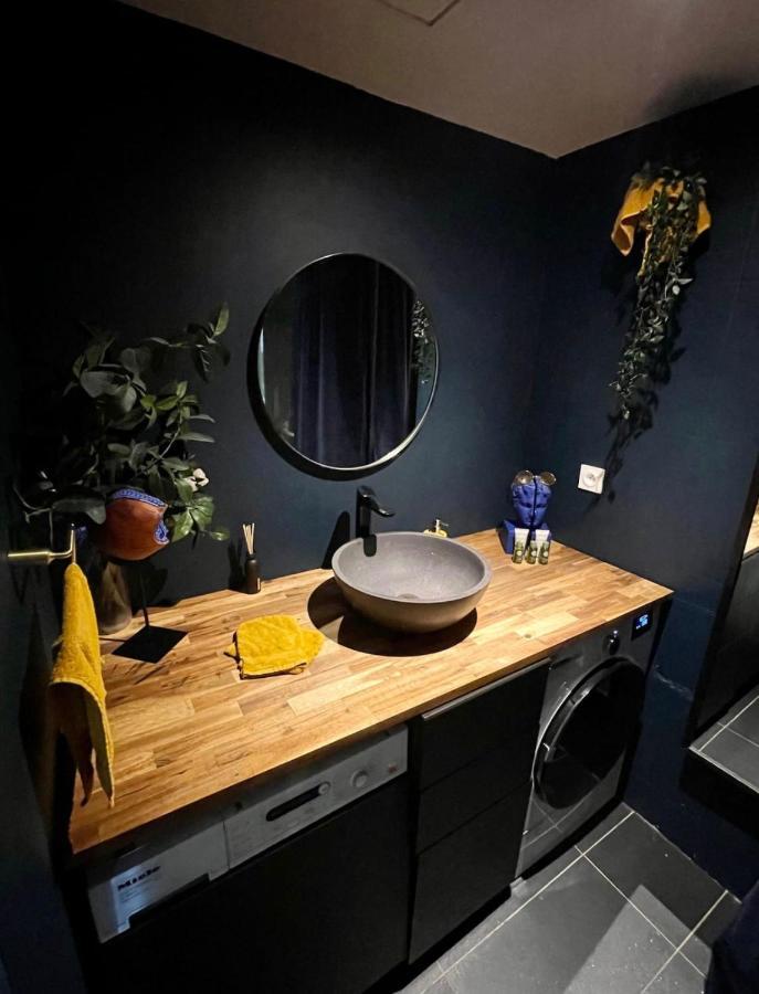 Appartement Coeur de Lyon avec Terrasse et Jacuzzi Extérieur photo