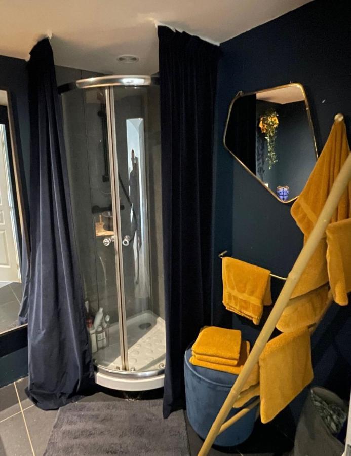 Appartement Coeur de Lyon avec Terrasse et Jacuzzi Extérieur photo